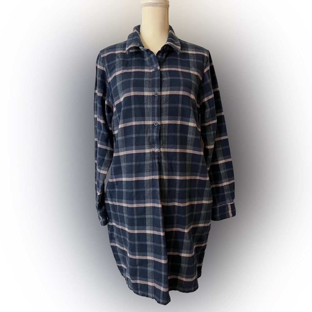 Patagonia Dress Fjord Flannel Size medium Organic Cotton Navy Blue POCKETS